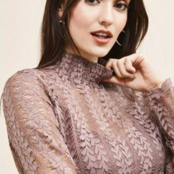 NWT DYNAMITE Lace Mock Neck Top - Picture 3 of 6